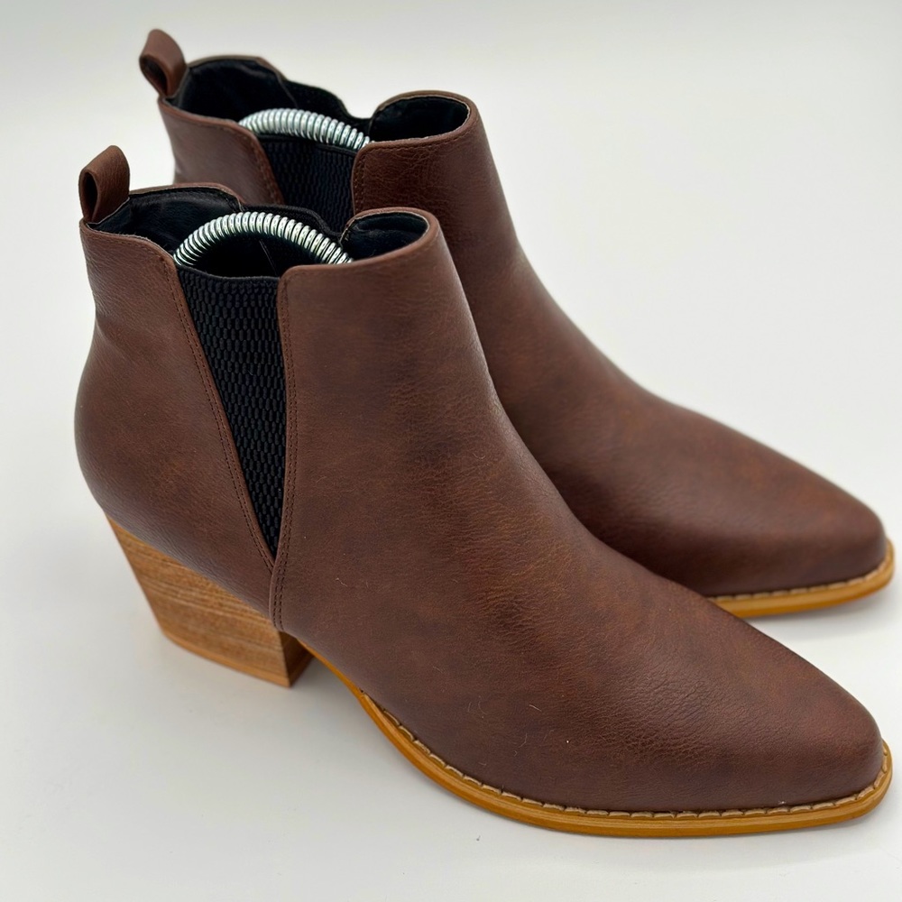 New MMSHOES Back At It Point Toe Bootie, Size 6